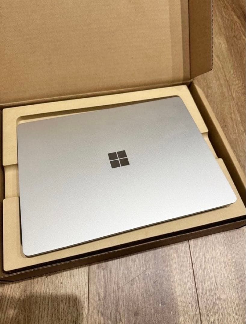 即購入可！Microsoft Surface Laptop Go i5 64GB