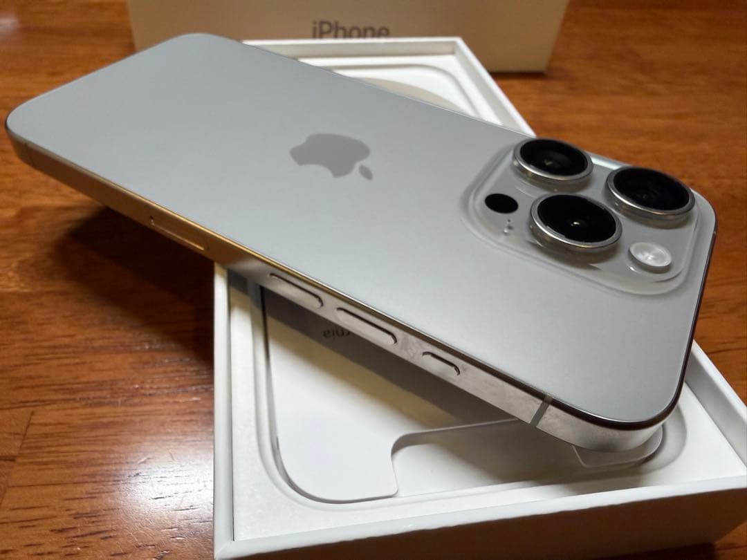 Apple iPhone 15Pro ナチュラルチタニウム 256GB