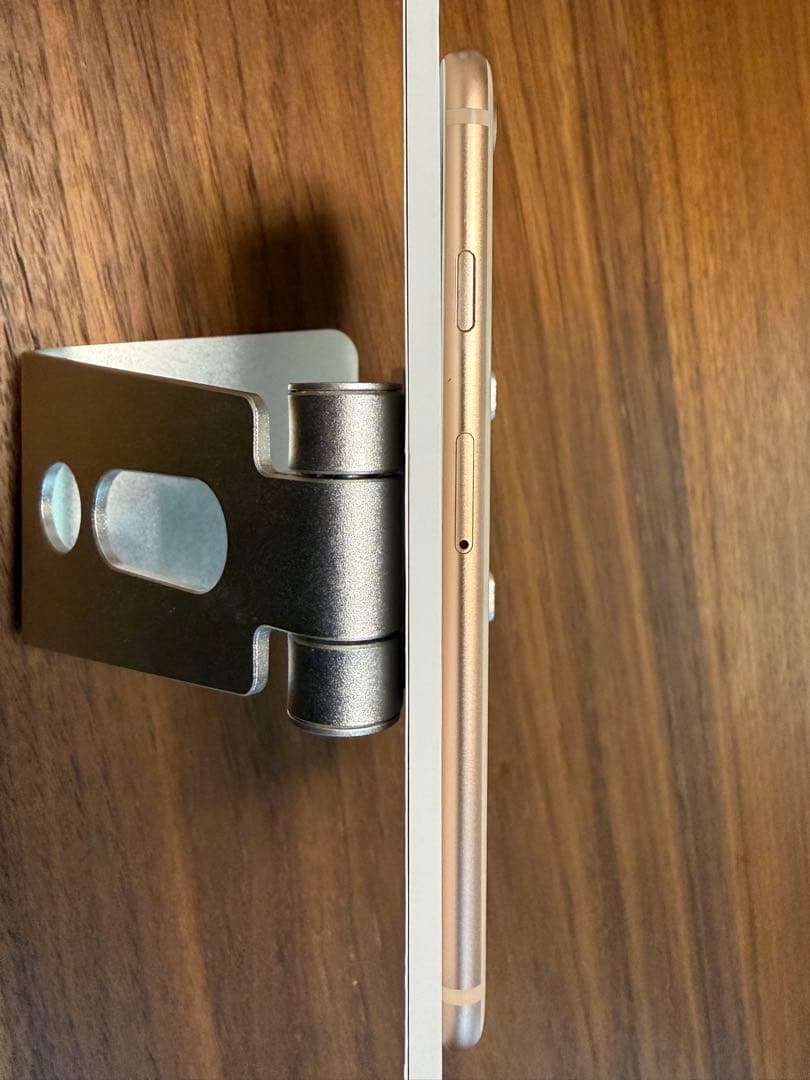 Apple iPhone 8 ゴールド　バッテリー100%