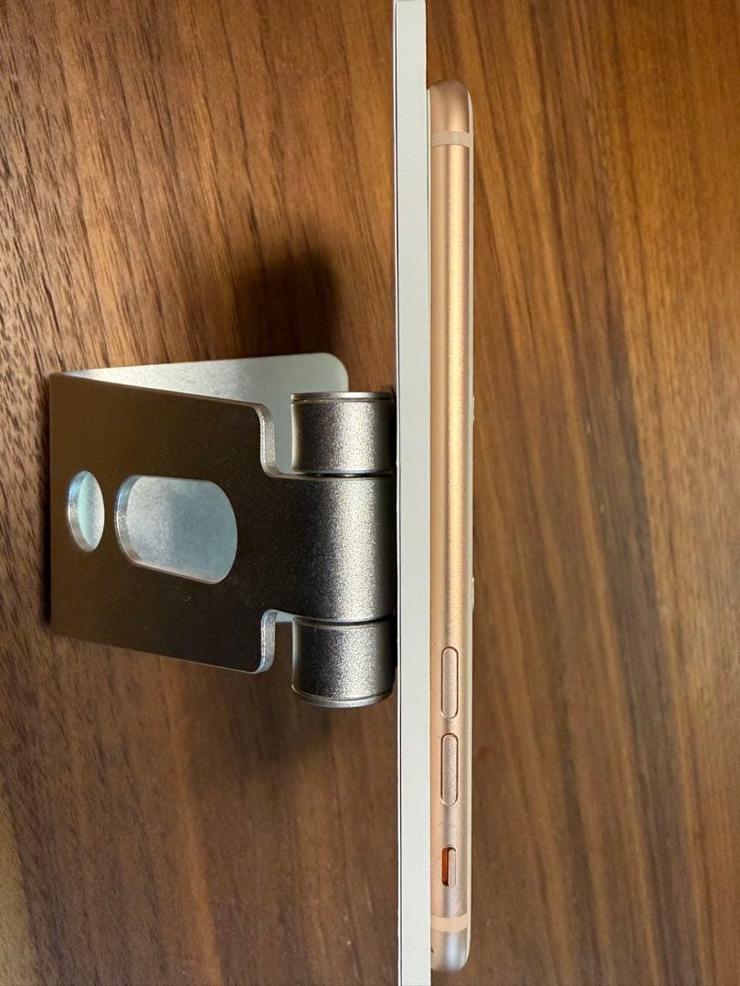 Apple iPhone 8 ゴールド　バッテリー100%