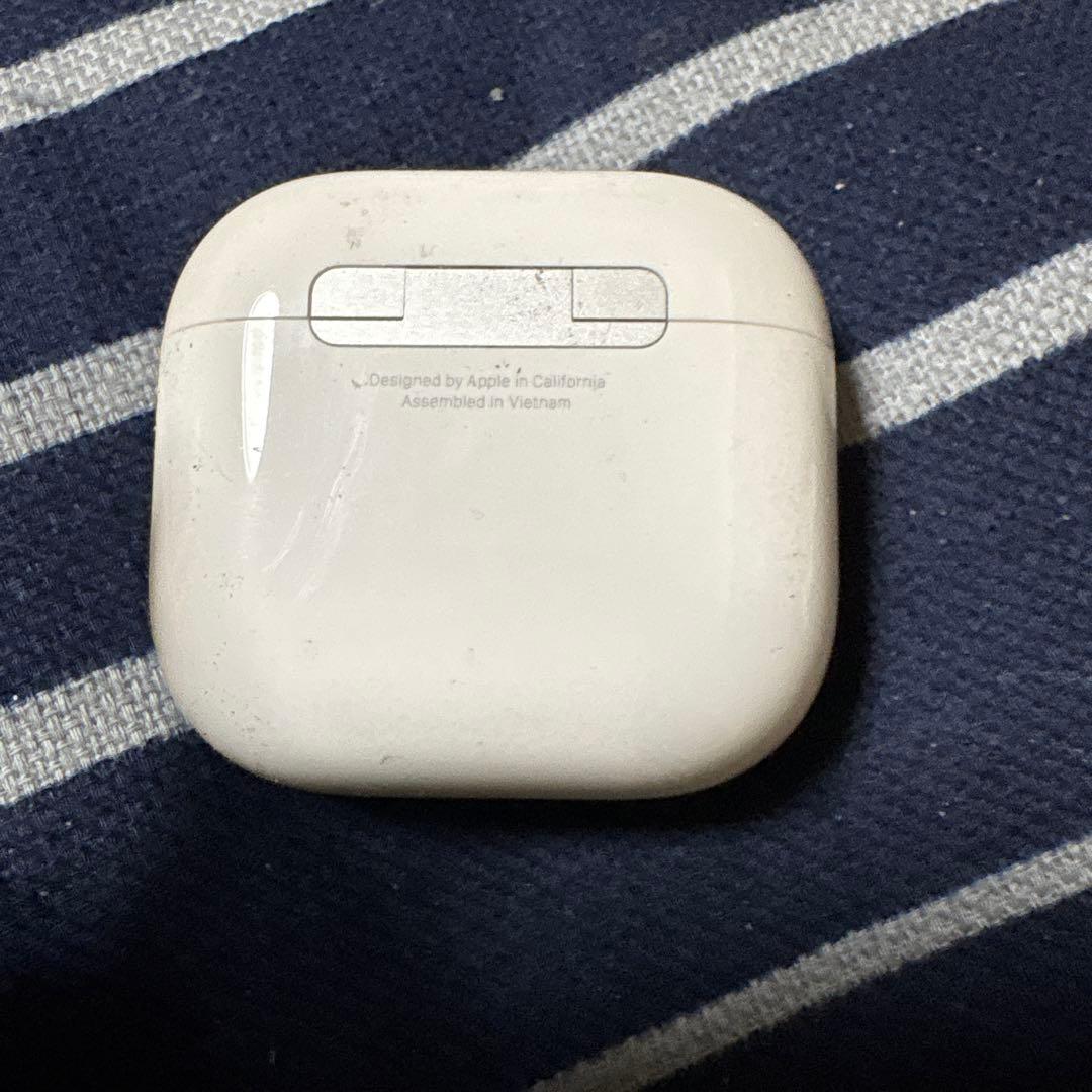 w*m様 AirPods4 ノイキャンなし ケース付き