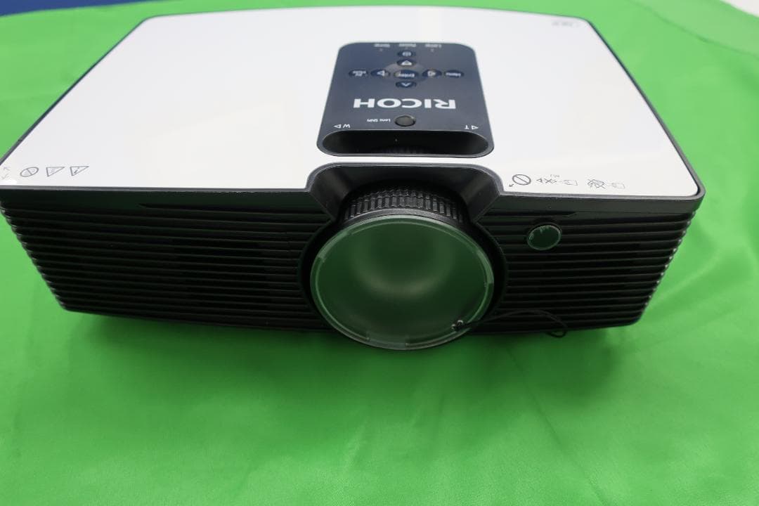 【新品同様】RICOH プロジェクター本体