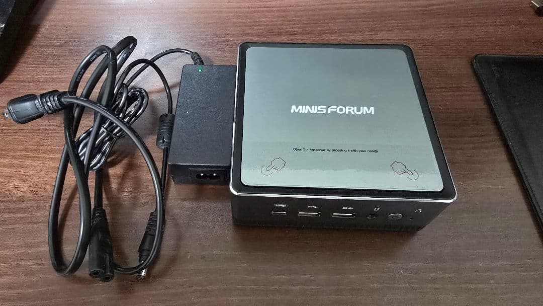 MINISFORUM UM700 中古　ミニパソコン win11アップデート済