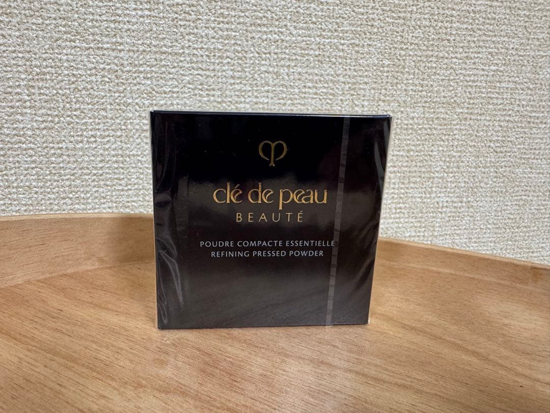 【新品未使用品】 クレドポーボーテ プードルコンパクトエサンシエルn