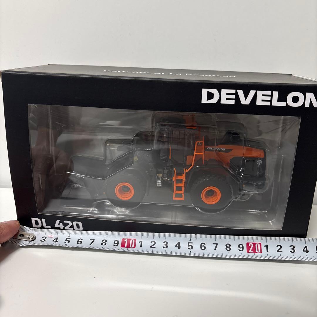 【メーカー純正】新品未開封DEVELON大型ホイールローダー1/50サイズ
