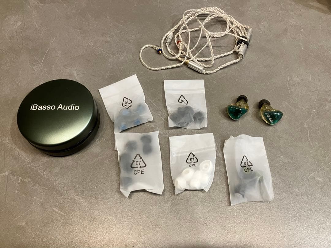 iBasso Audio AM05 カナル型イヤホン (ブルー)