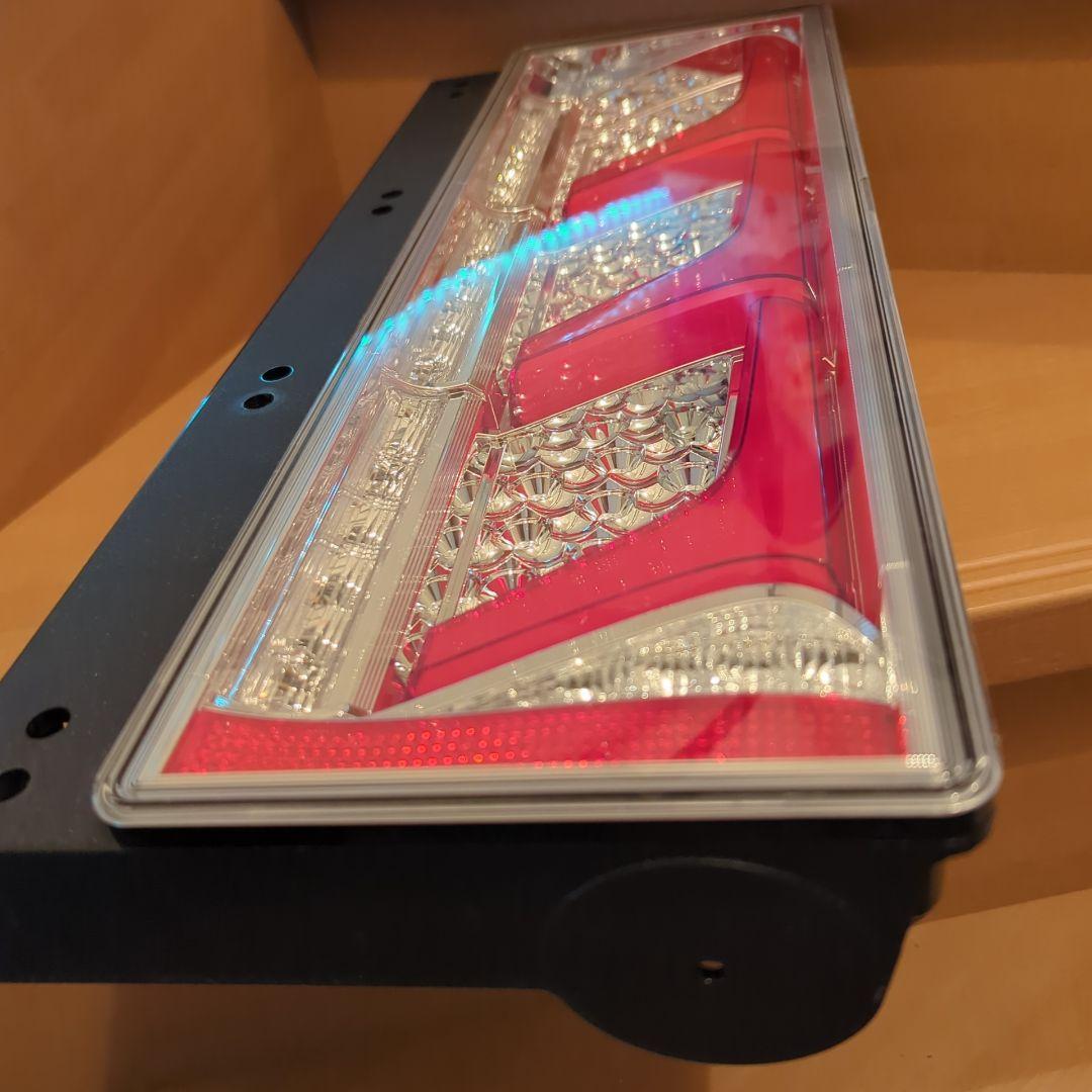 コイト製　3連テールランプ　トラック　左のみ