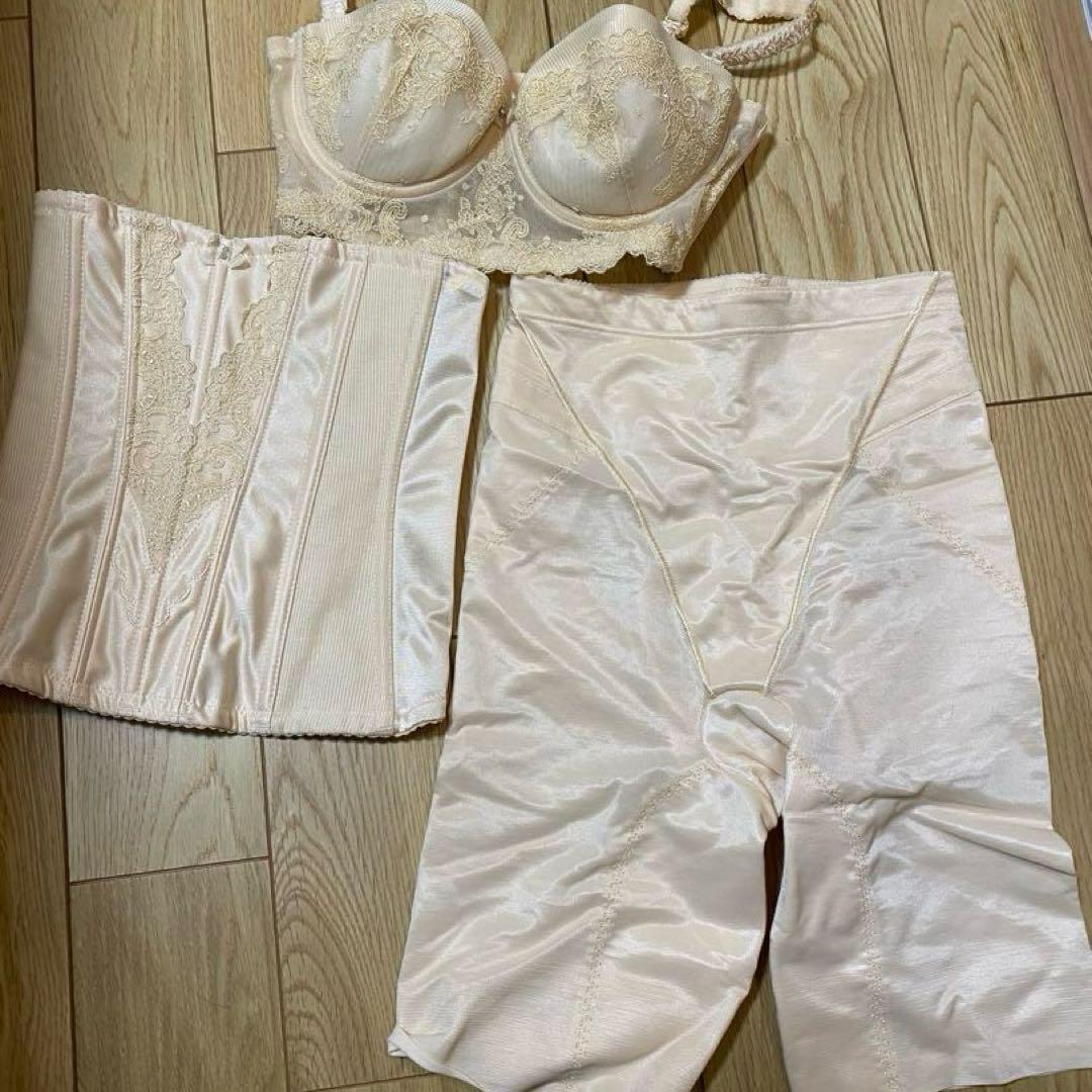 《ブライダルインナー3点セット》FOUR SIS&CO.