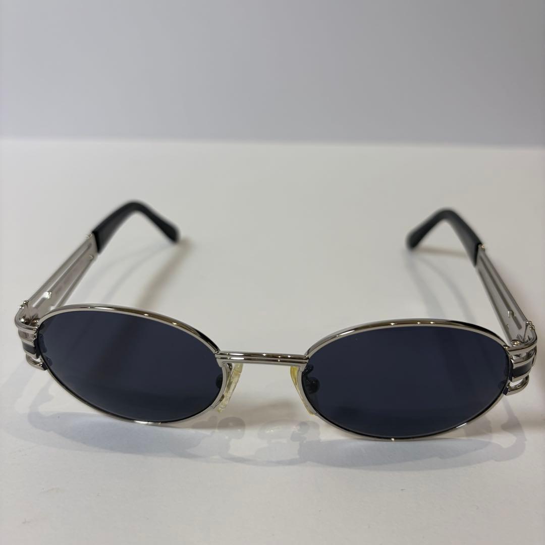 【美品】FENDI FS148 オーバル型 FFロゴサングラス メタルフレーム