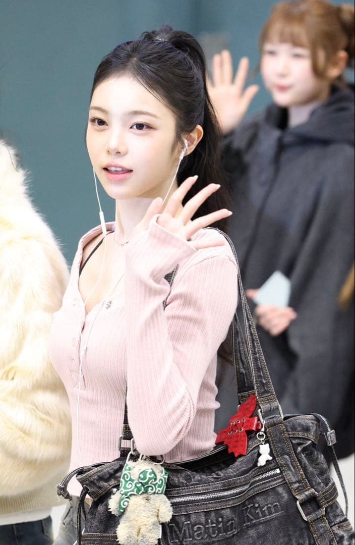 PLEASENOFOLLOW Bunny Snap Button Top イアン