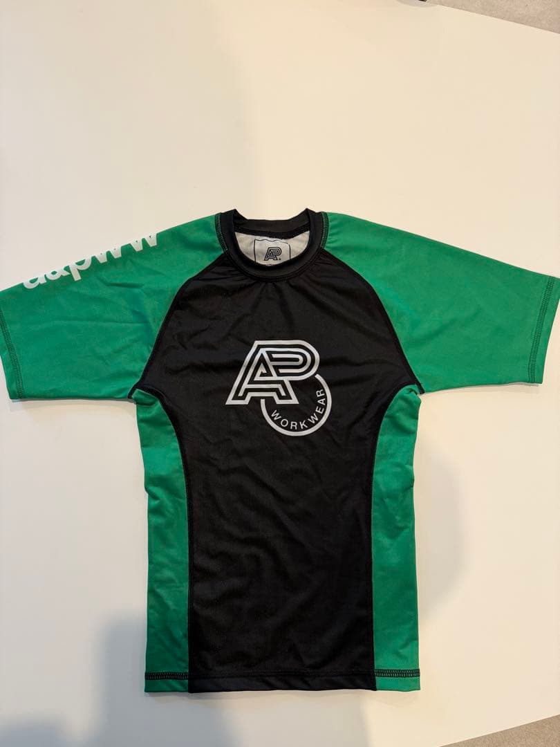 Albinoandpretoラッシュガード 100cm グレーと緑　2枚