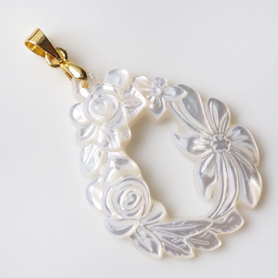 【Noel】高品質ホワイトシェル彫刻の大粒ネックレストップ