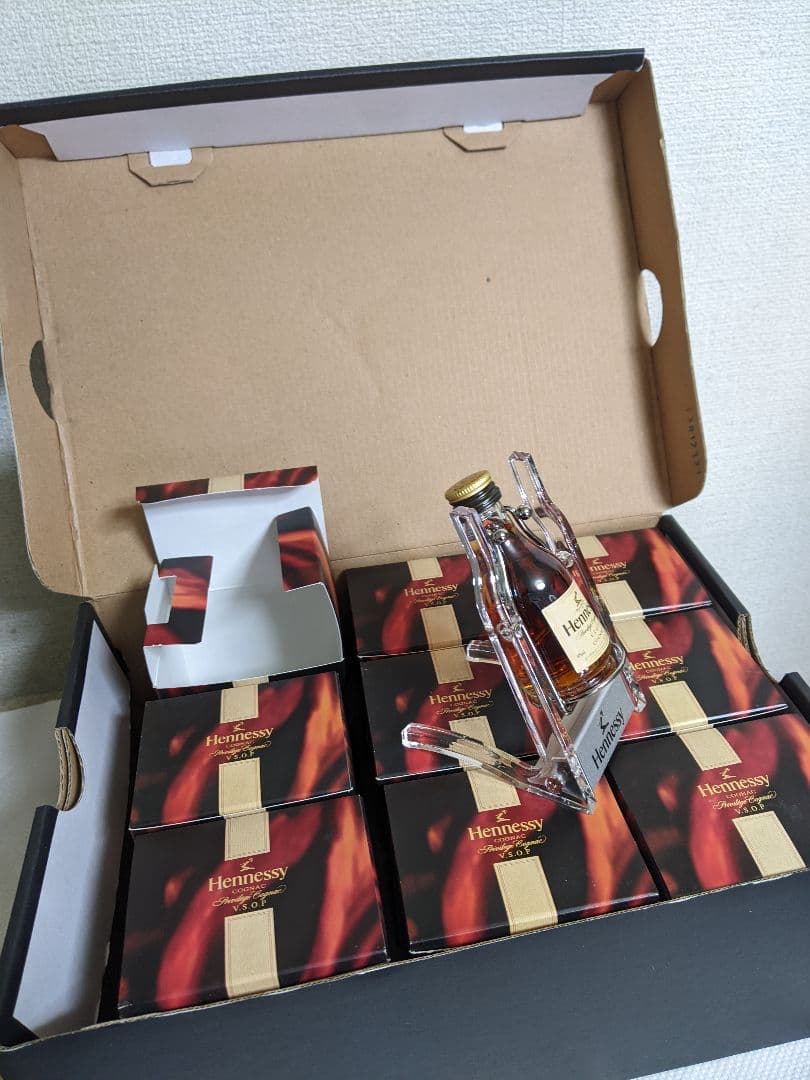 Hennessy V.S.O.Pプリビレッジ 特製スイングミニチュアボトル