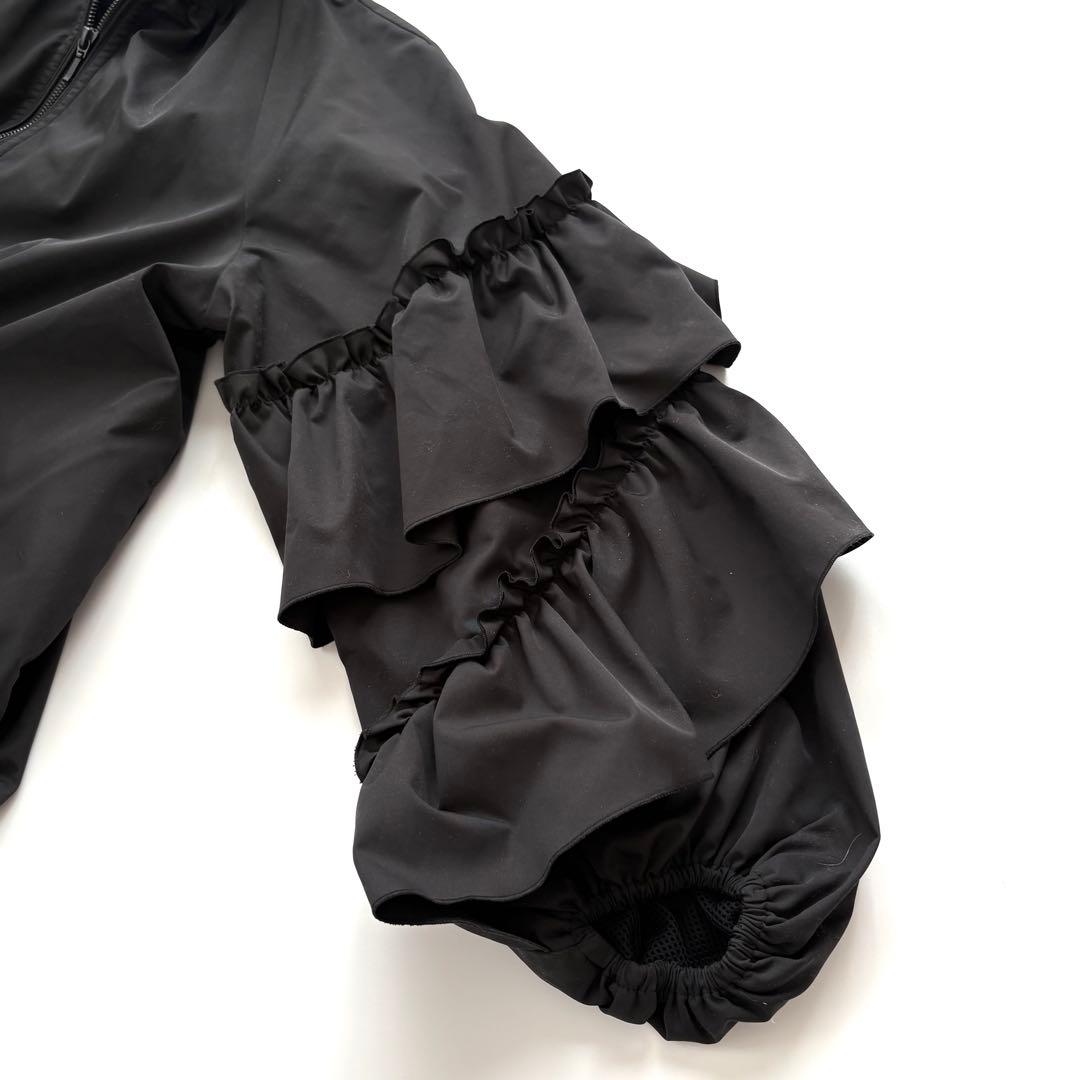 【美品】ダーマコレクション　フリルスリーブナイロンジップジャケット　ブラック
