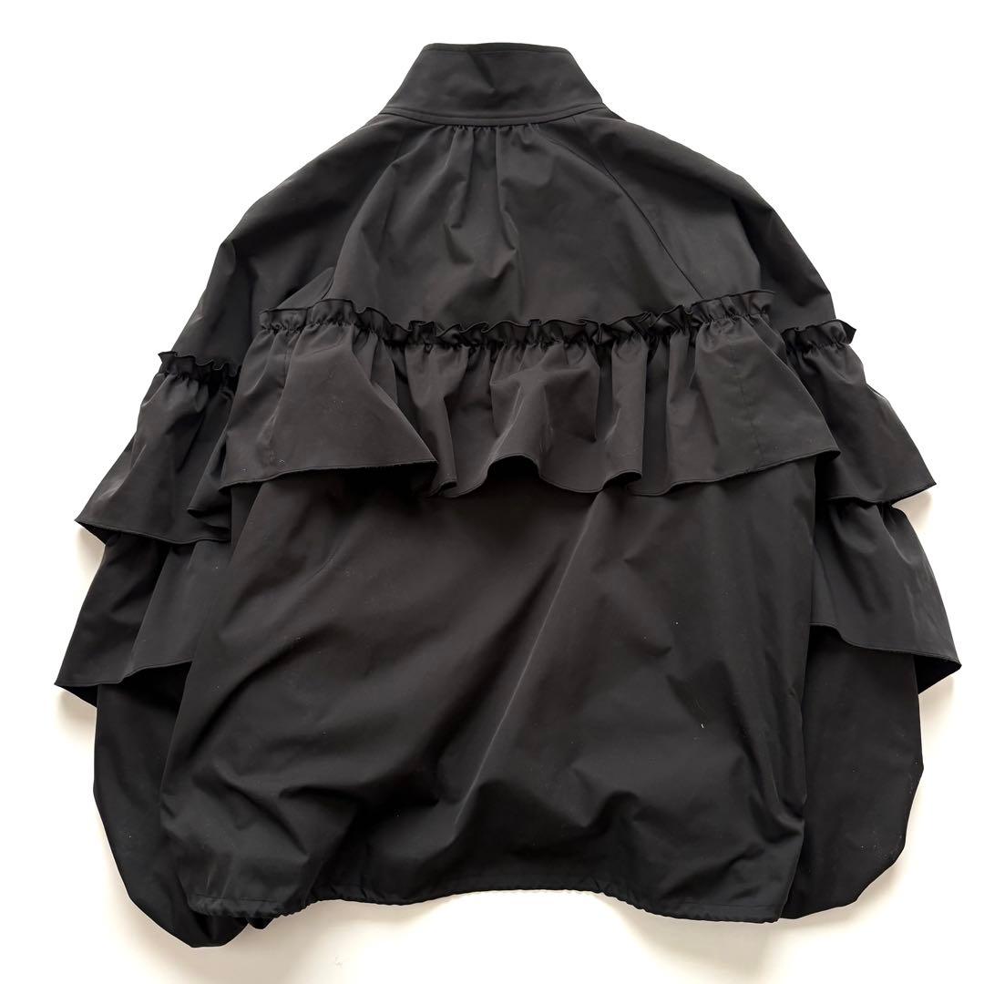 【美品】ダーマコレクション　フリルスリーブナイロンジップジャケット　ブラック