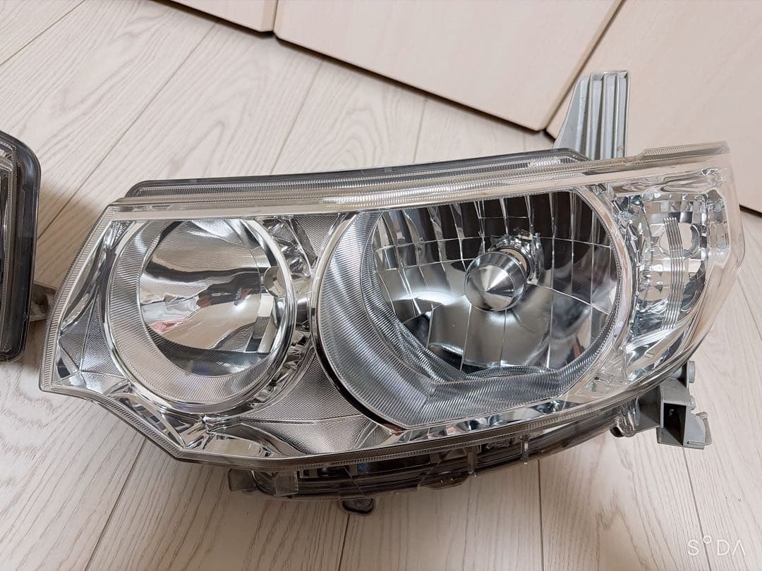 H*8様 タントカスタム L375S ヘッドライト左右