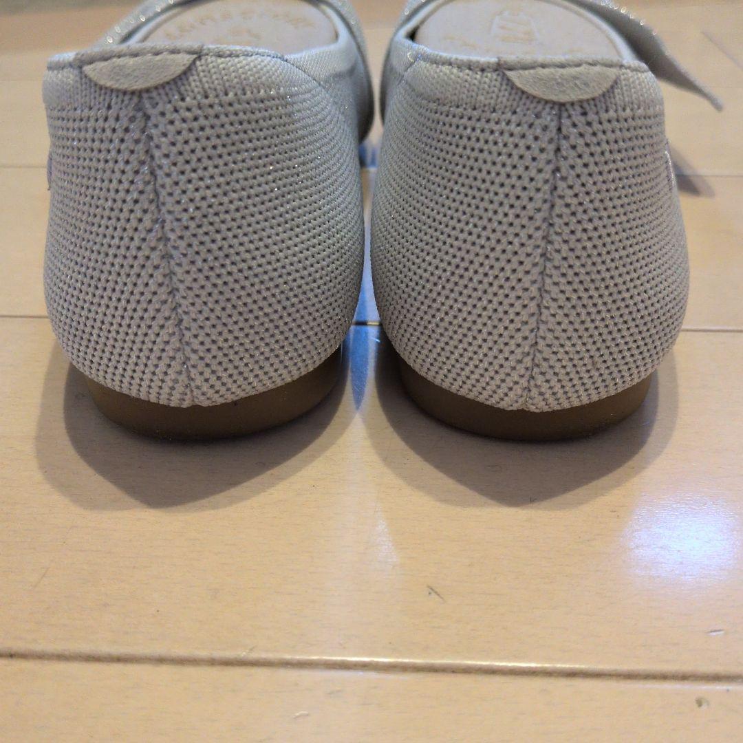 VIVAIAポインテッドトゥ リボン付き フラット、ラメ入りグレー