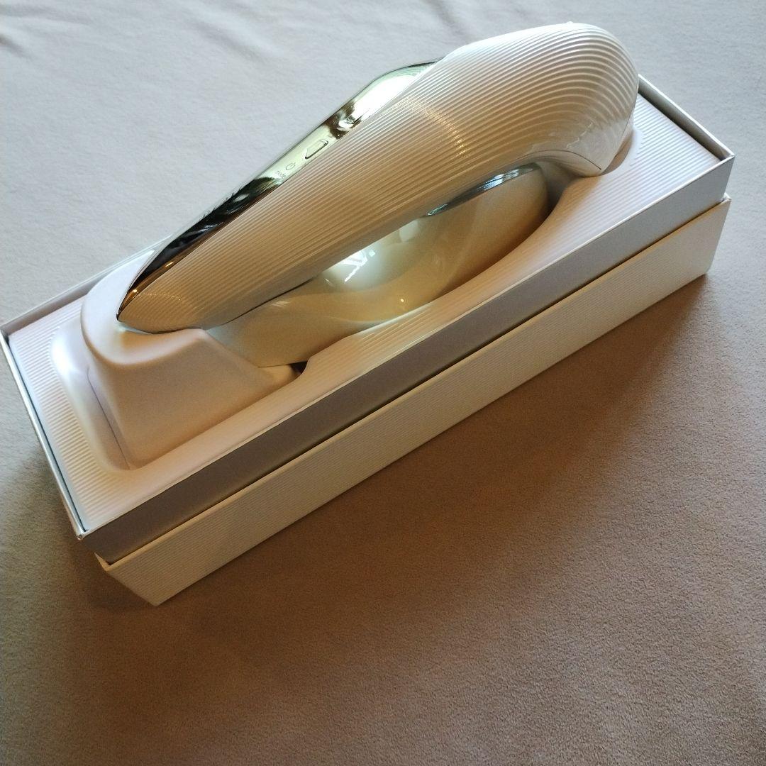 リファ　refa ビューテック　レイズ　ホワイト　定価41800円