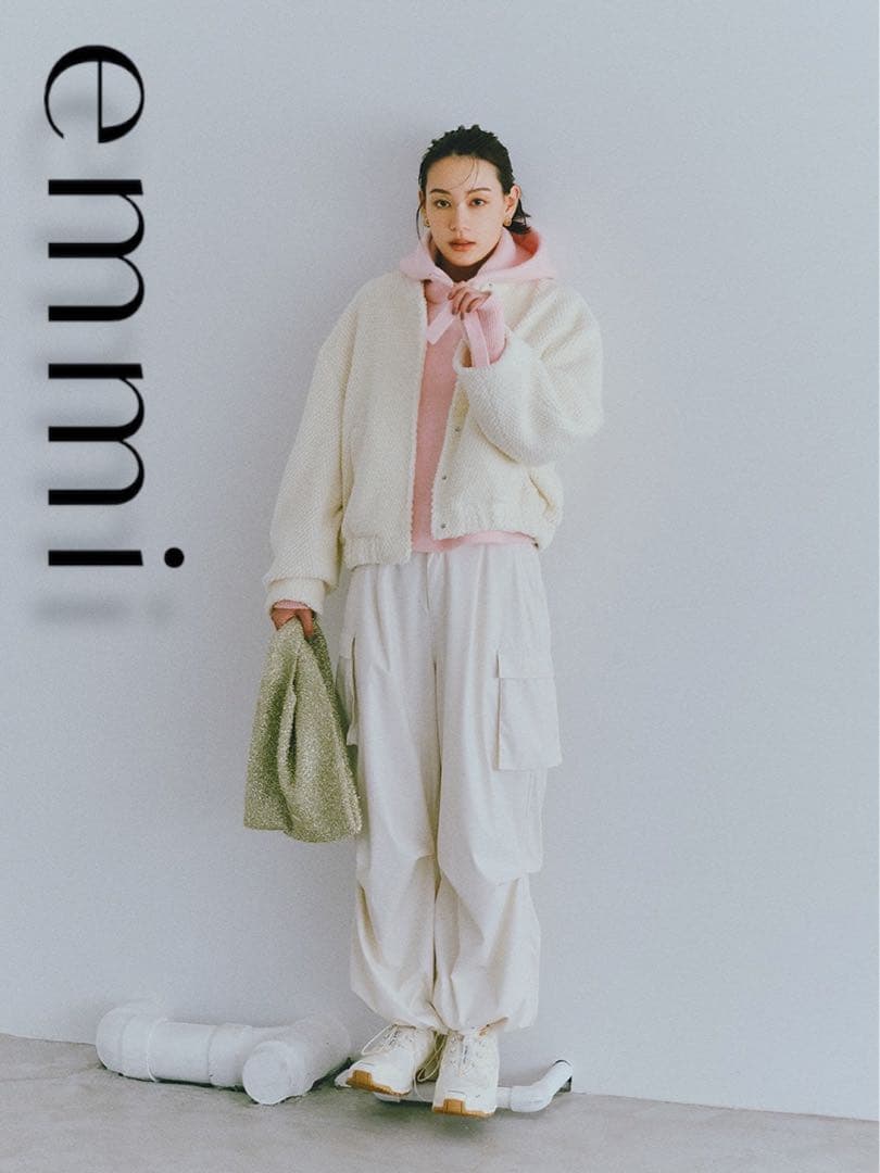 【新品タグ付き】emmi エミ タックドロストフォルムカーゴパンツ 完売商品