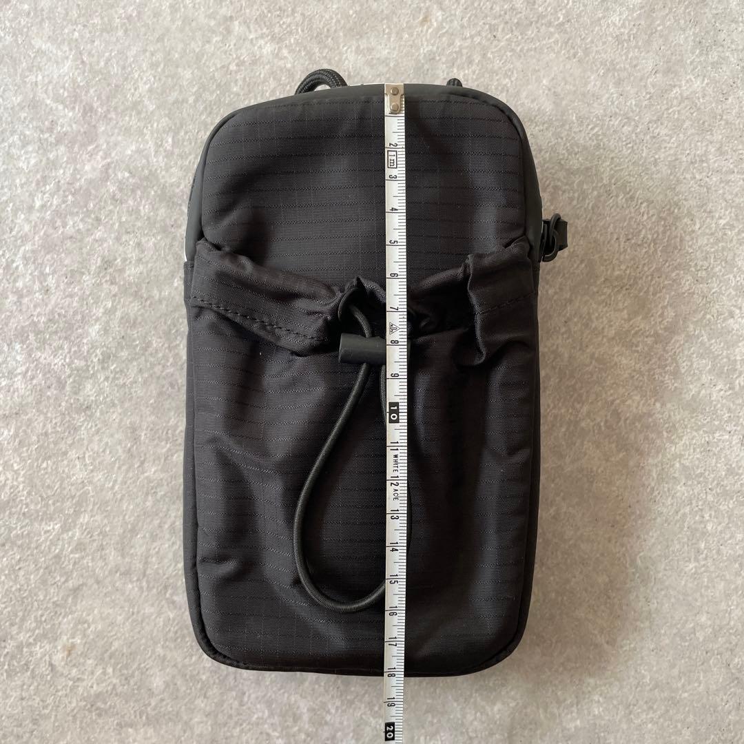 美品【完売】DSQUARED2（ディースクエアード）ナイロンネックポーチ