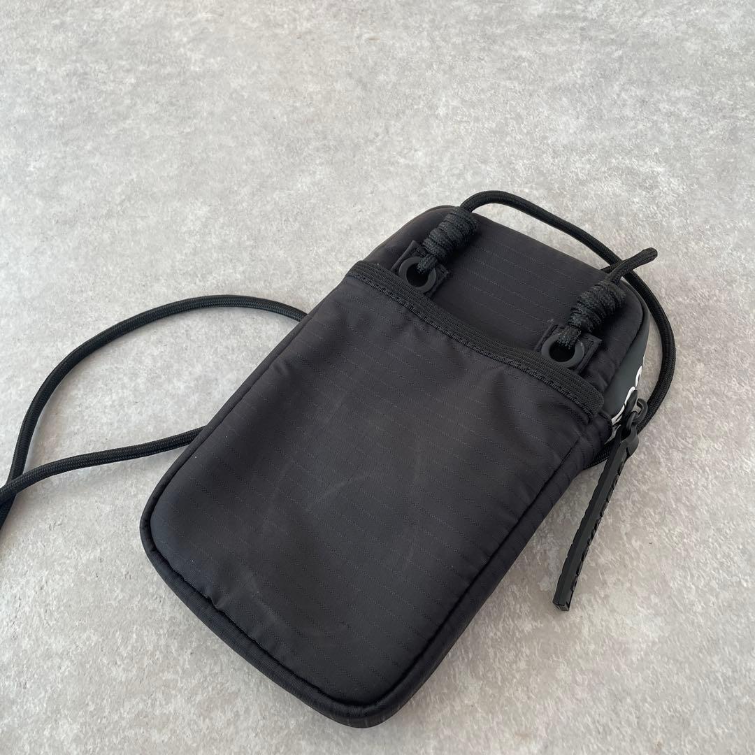 美品【完売】DSQUARED2（ディースクエアード）ナイロンネックポーチ