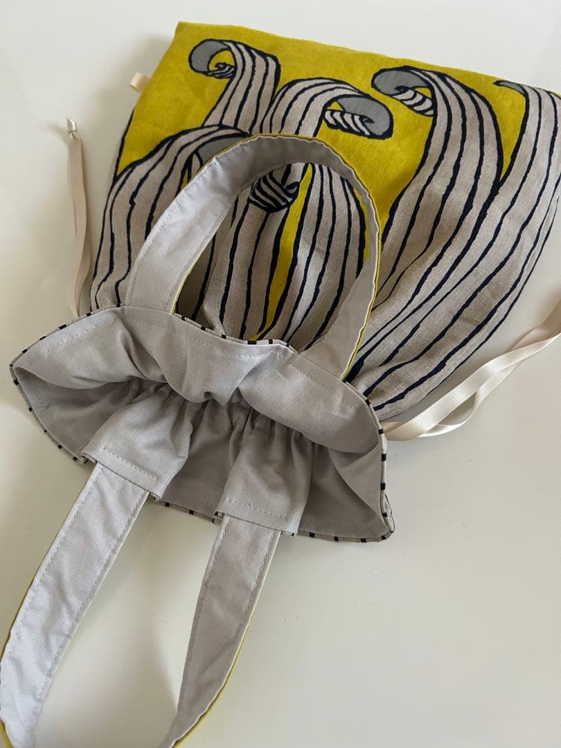 ミナペルホネン生地使用　ハンドメイド巾着バッグ　swing イエロー