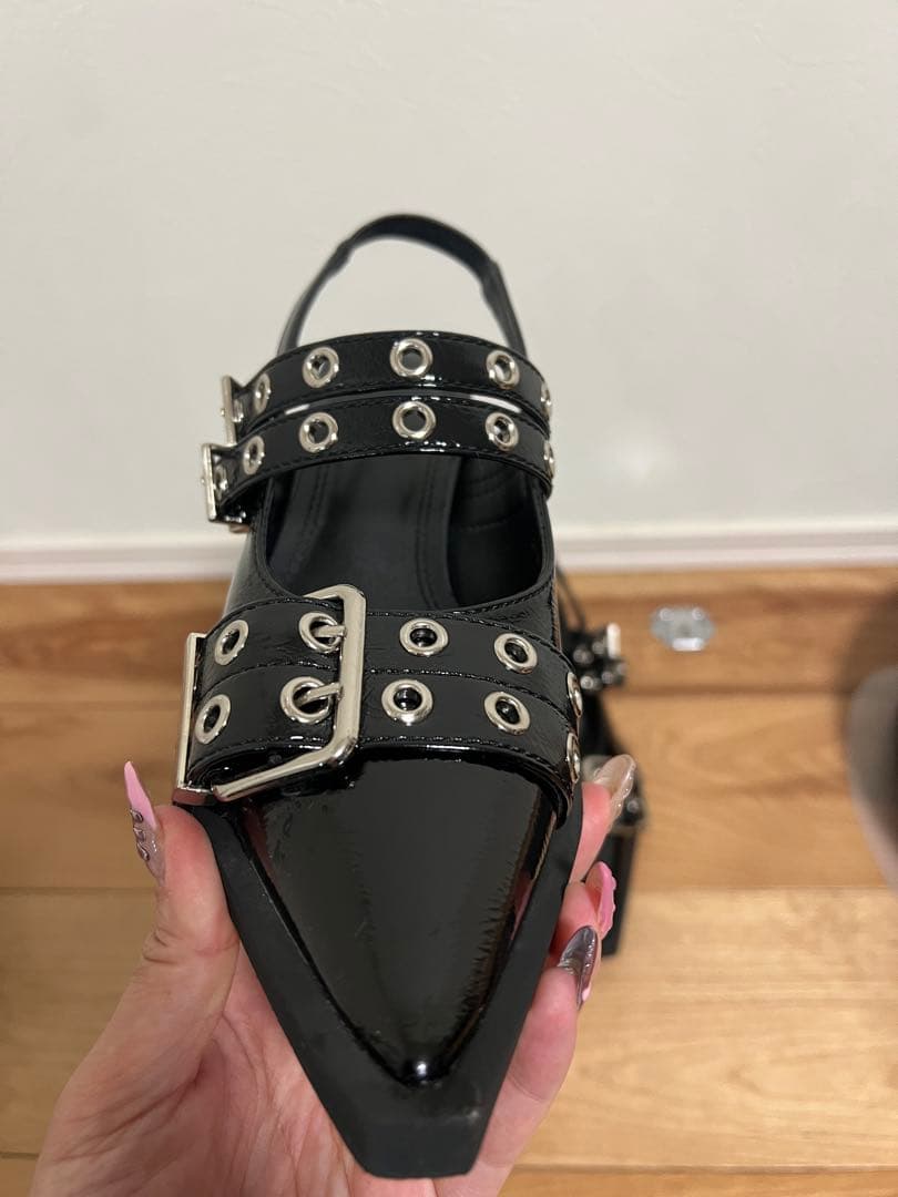 SLY ポインテッド ベルテッド サンダル