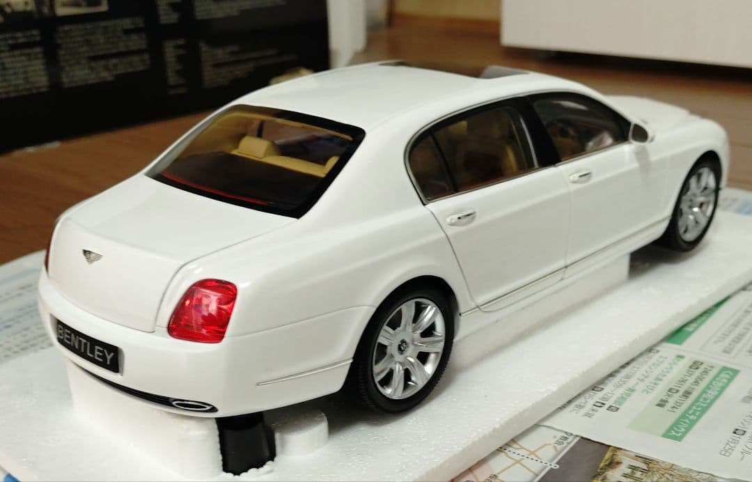 ミニチャンプス 1/18 ベントレー フライングスパー 2005