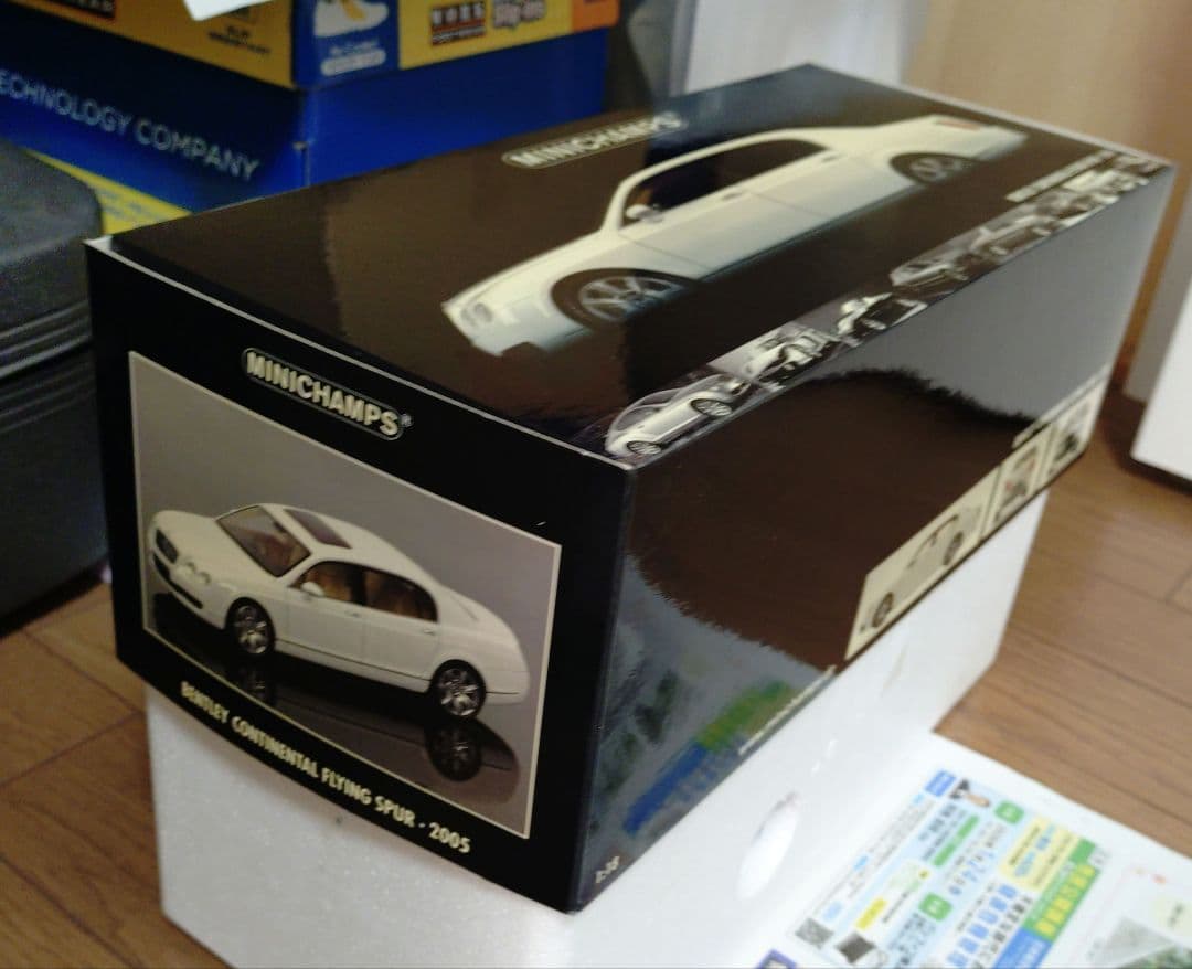 ミニチャンプス 1/18 ベントレー フライングスパー 2005
