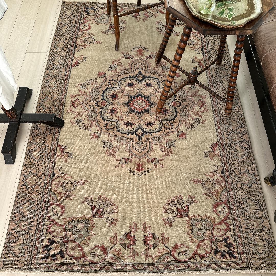 トルコ ヴィンテージラグ A104 レア ベージュ ピンク ブルー メダリオン