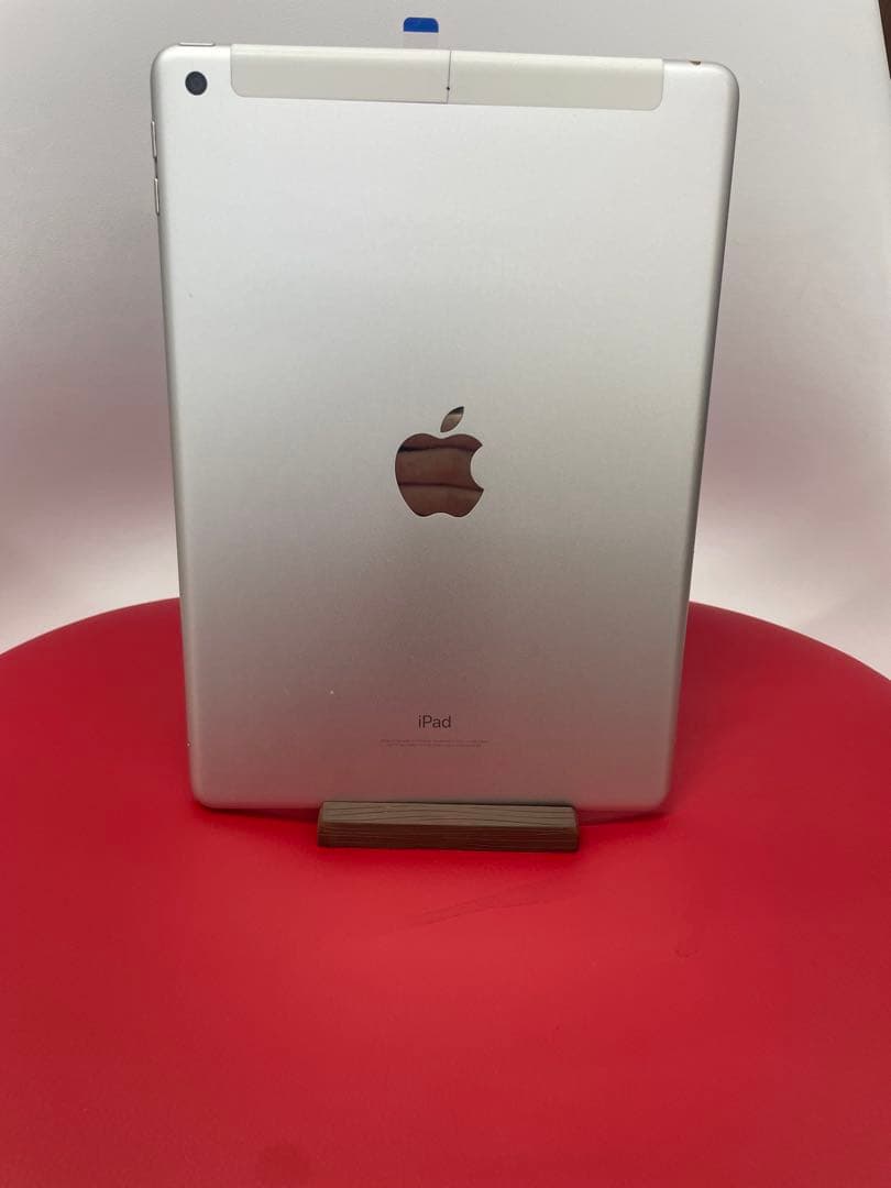 ゆ*ん様 Apple iPad 6 32GBシルバー 本体