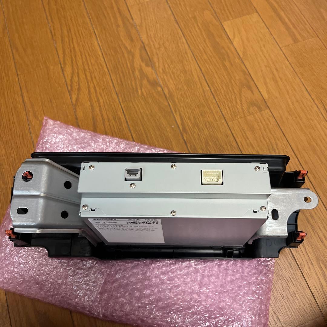 トヨタアルファード、ヴェルファイア用 CD／DVDデッキ86270-K0010