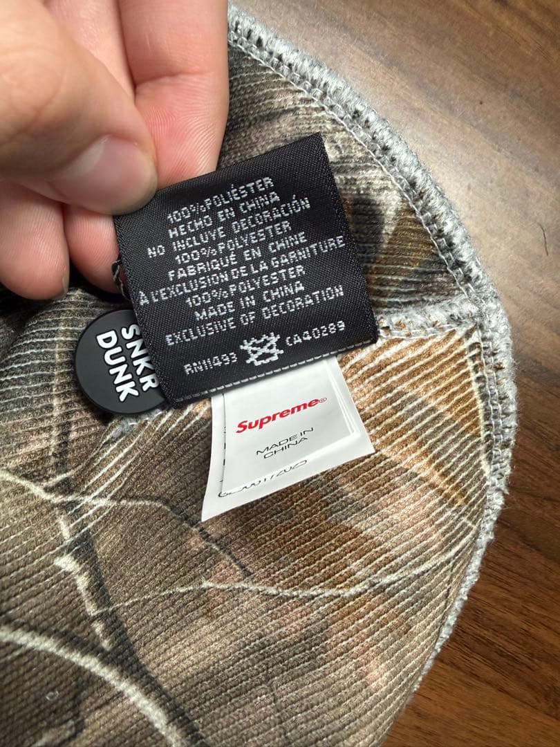 Supreme NewEra ビーニー カモ 25FW 鑑定書、鑑定バッジ付き