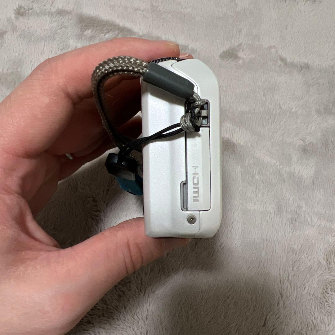 CASIO EXILIM デジカメ EX-ZR100 ホワイト ジャンク品