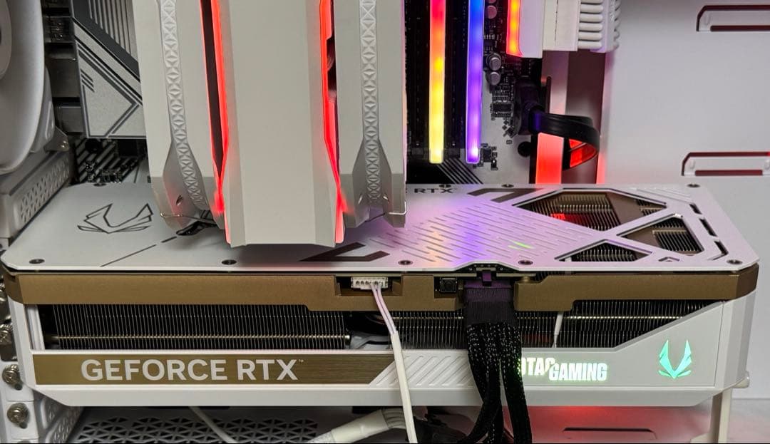 グラフィックボード・グラボ・ビデオカード ZOTAC RTX 5080 SOLID OC White Edition