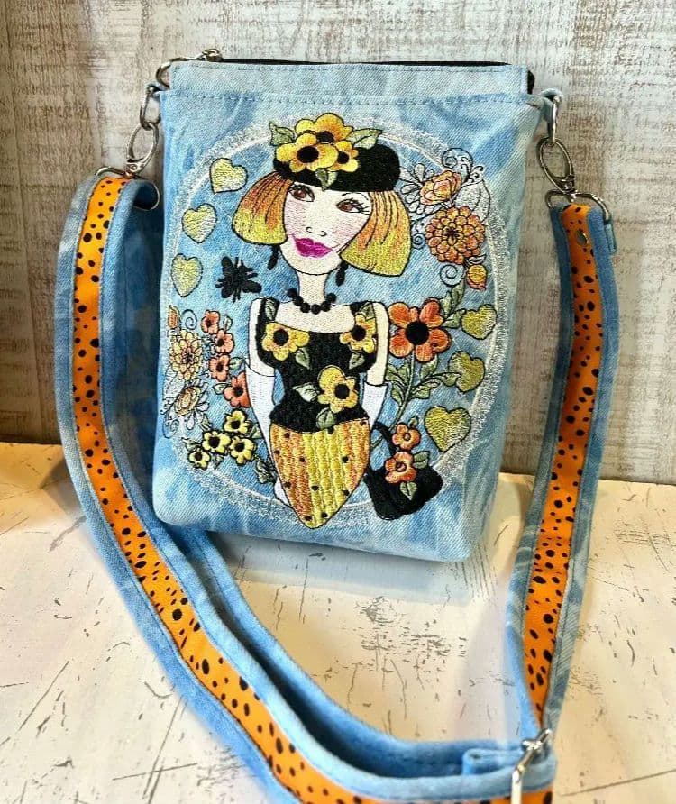 ロラライハリス♡SSライトブルーWデニム♡刺繍のサコッシュ♡ポシェット♡