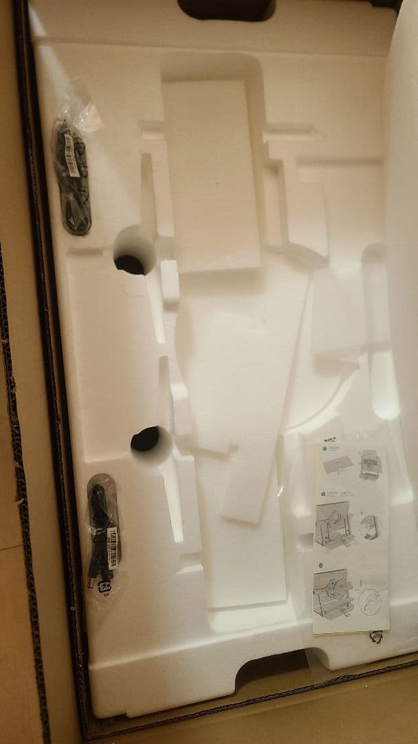 Wacom Cintiq Pro 32 (DTH-3220) 元箱・スタンド付