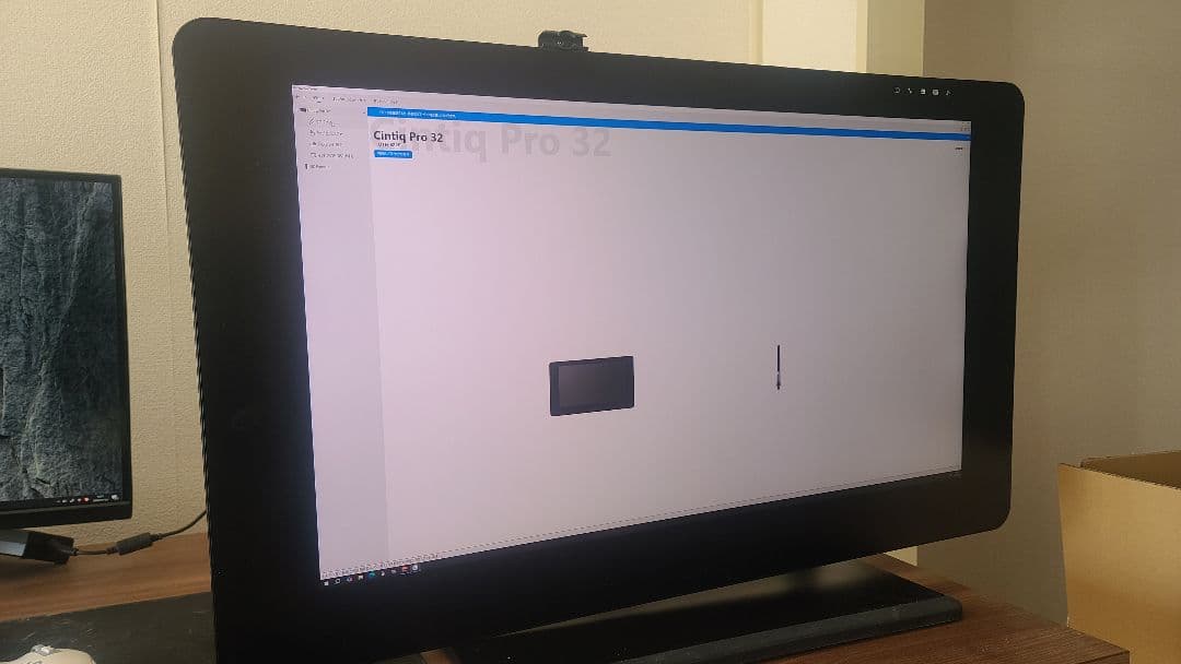 Wacom Cintiq Pro 32 (DTH-3220) 元箱・スタンド付