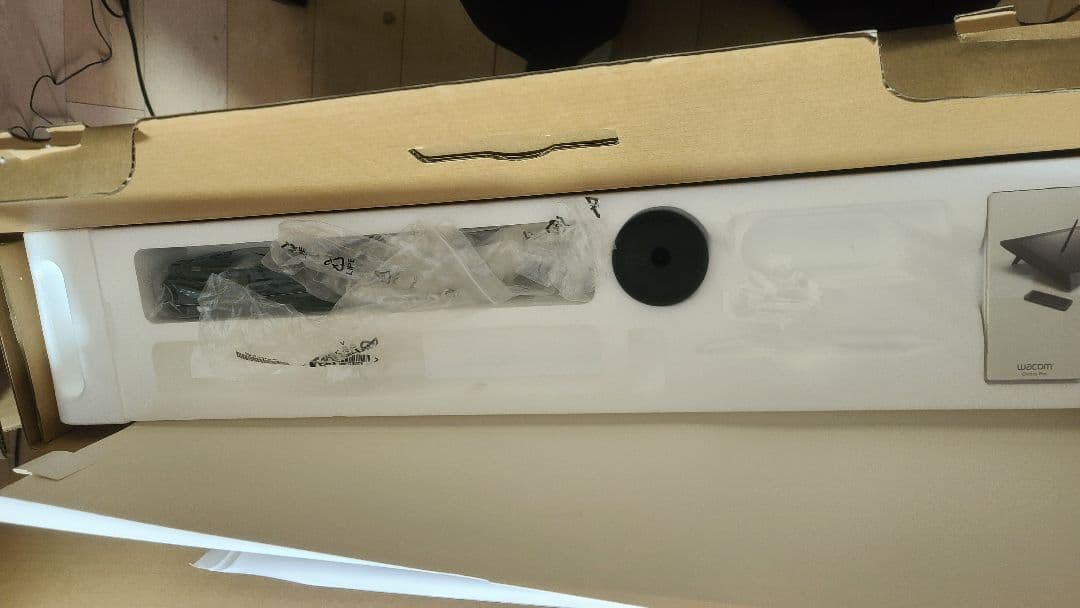 Wacom Cintiq Pro 32 (DTH-3220) 元箱・スタンド付