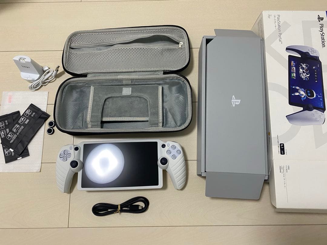 プレイステーションポータル　ケース、ガラスフィルム、充電スタンド付き