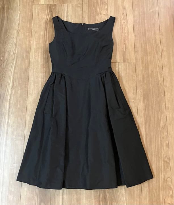 FOXEY ひざ丈ワンピース　シルク　フレア　タック