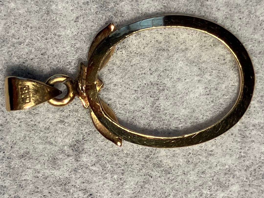 ゴールドネックレスのはずれた部分