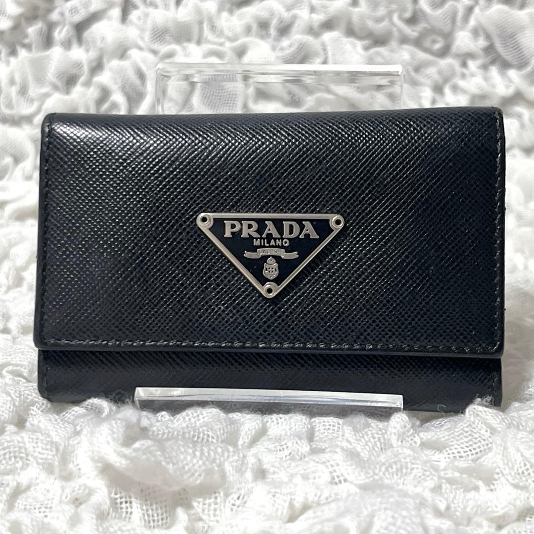 美品✨プラダ 6連キーケース トライアングルロゴ サフィアーノレザー 黒 三角