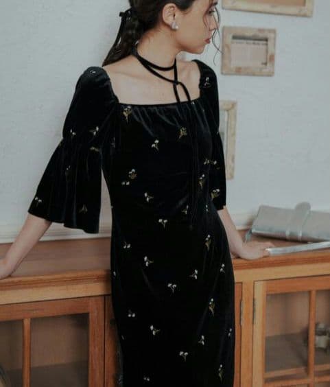 Kastane velour bell sleeve dress オケージョン