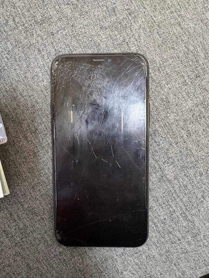 携帯電話本体 iPhone11pro 256GB