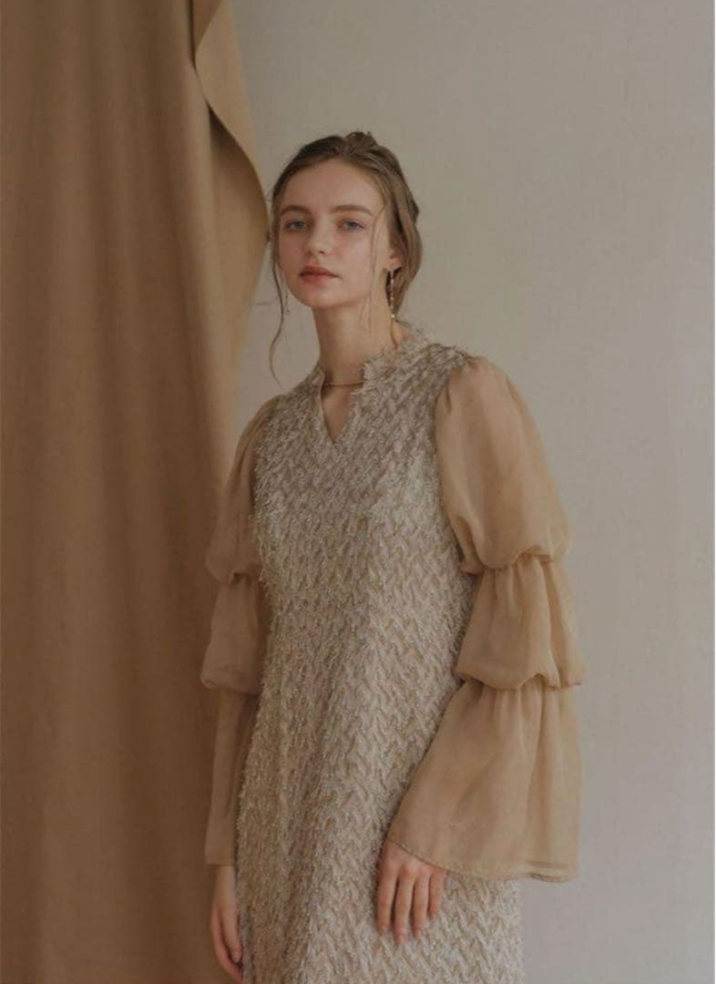 DollyDoll ドリードール デザインスリーブシャギードレス　ベージュ