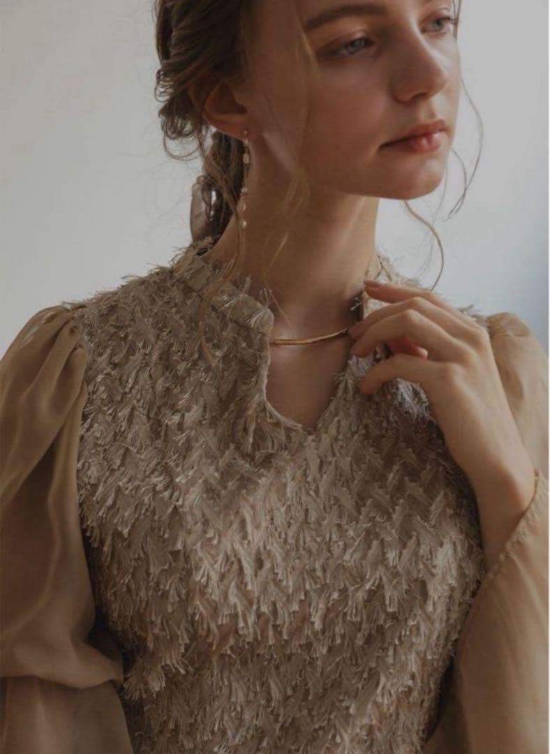 DollyDoll ドリードール デザインスリーブシャギードレス　ベージュ