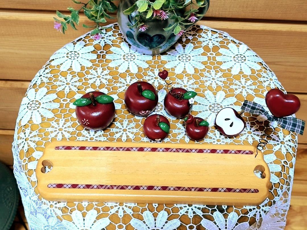 ⭐アメリカンカントリー雑貨♥️木製まん丸りんごのおめかし家族②✳️トレー付き✳️