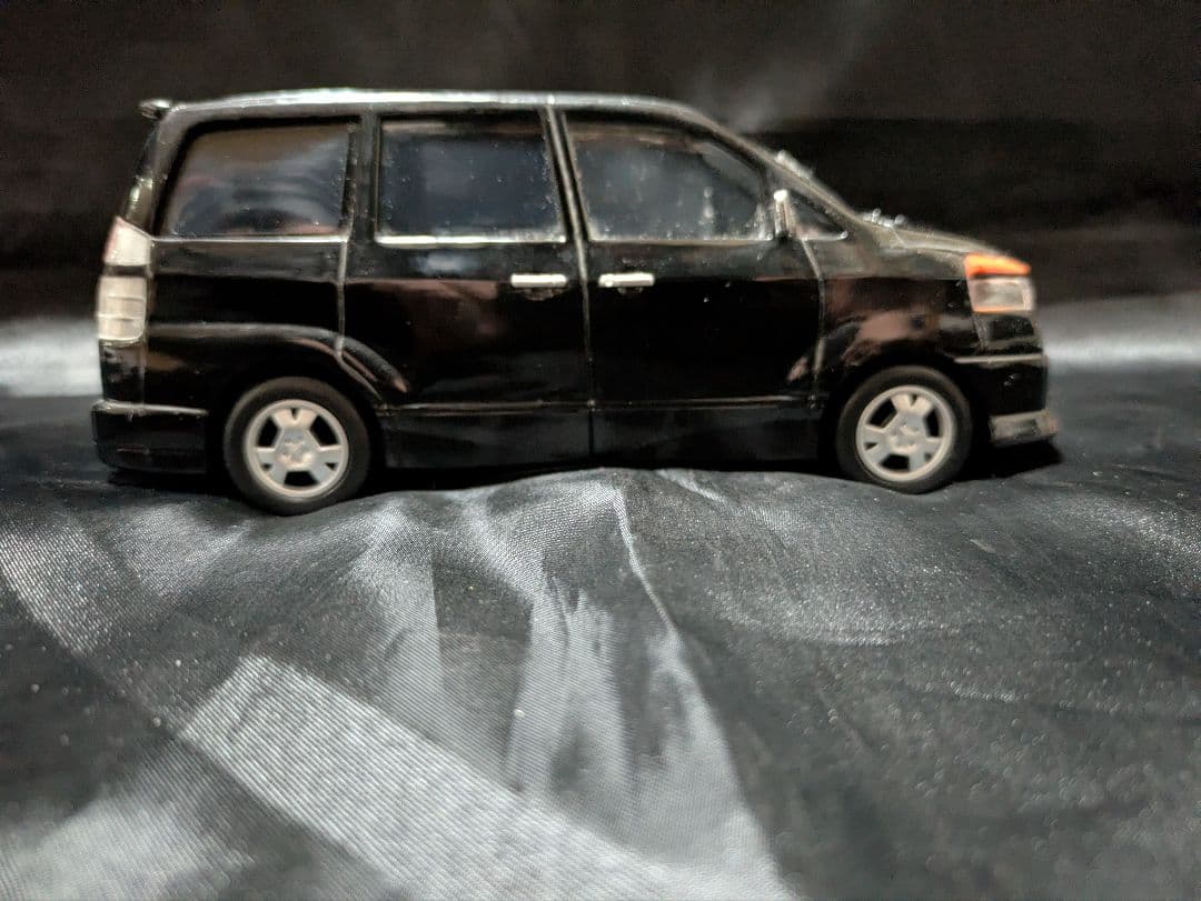 トヨタ　ヴォクシー　カラーサンプル　1/24