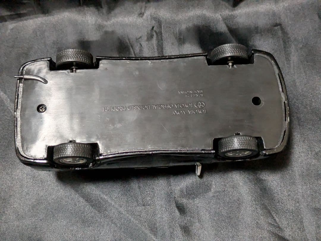 トヨタ　ヴォクシー　カラーサンプル　1/24